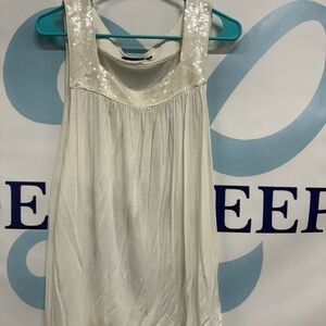 The limited women’s sleeveless tank top size large